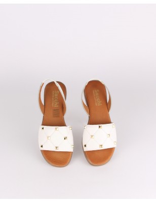 Sandalias Brancas em Couro com Tachas SACCHI ref: 5094