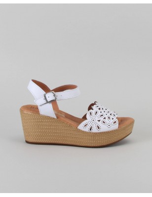 Sandalias Em Pele Vazada - Sacchi Ref: 1001BR