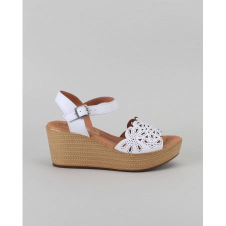 Sandalias Em Pele Vazada - Sacchi Ref: 1001BR