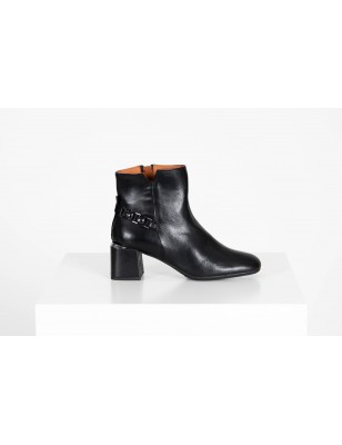 Botas Pretas em Couro de Tacao Medio Ref: 30731