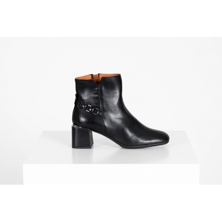 Botas Pretas em Couro de Tacao Medio Ref: 30731