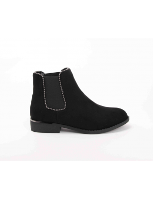 DIFFERENT Botas Rasteiras Para Senhora Em Pele De Pessego Cor Preta Com Elastico Lateral E Fio De Contas Prateadas Ref: 6857P