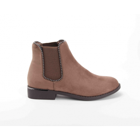 DIFFERENT Botas Rasteiras Para Senhora Em Pele De Pessego Cor Taupe Com Elastico Lateral E Fio De Contas Prateadas Ref: 6857T