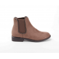 DIFFERENT Botas Rasteiras Para Senhora Em Pele De Pessego Cor Taupe Com Elastico Lateral E Fio De Contas Prateadas Ref: 6857T